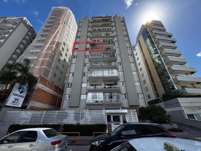 Apartamento a uma quadra da Beira-Mar Norte vai a leilão nesta terça (5) com 60% de desconto