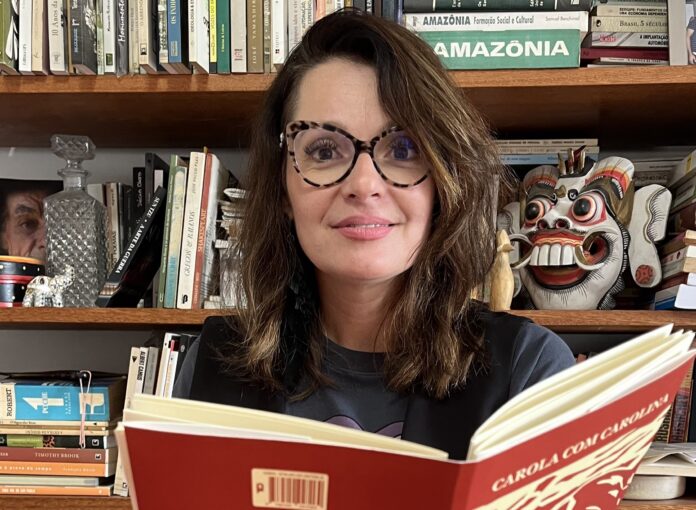 Carola Ponto lança livro na Fundação Cultural BADESC - crédito Divulgação