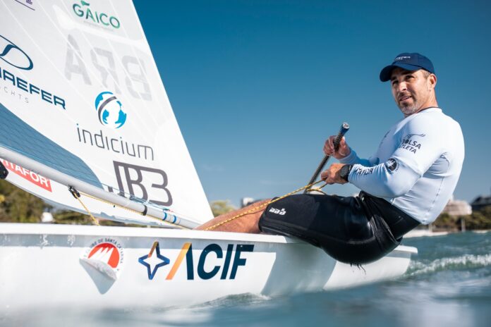 Vela do atleta leva a Estrela ACIF em destaque no barco - Foto Renato Gama
