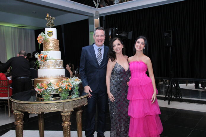 Carlos Eduardo Ferrari Cardoso, Angela e Isabela